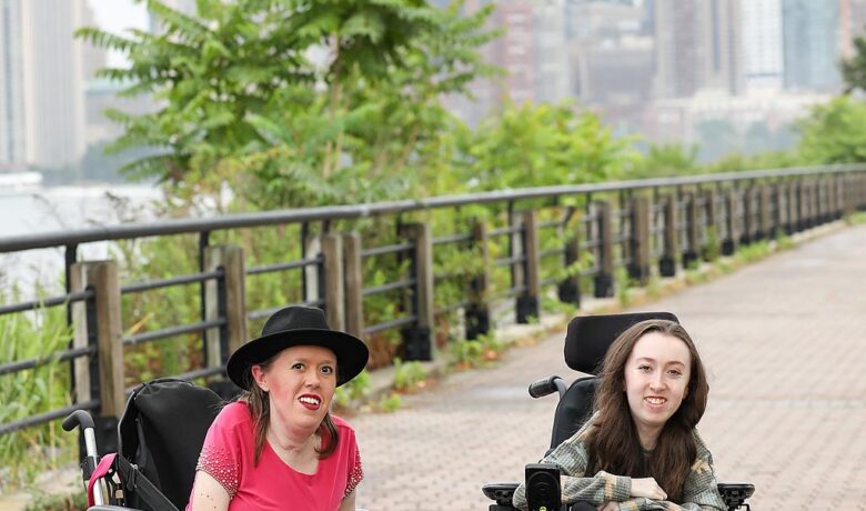 Kelly Berger and Avery Roberts (Maddie Graves Photography)
