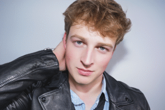 Fionn Laird (Brad Everett Young)