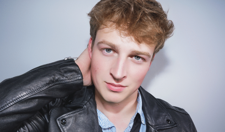 Fionn Laird (Brad Everett Young)