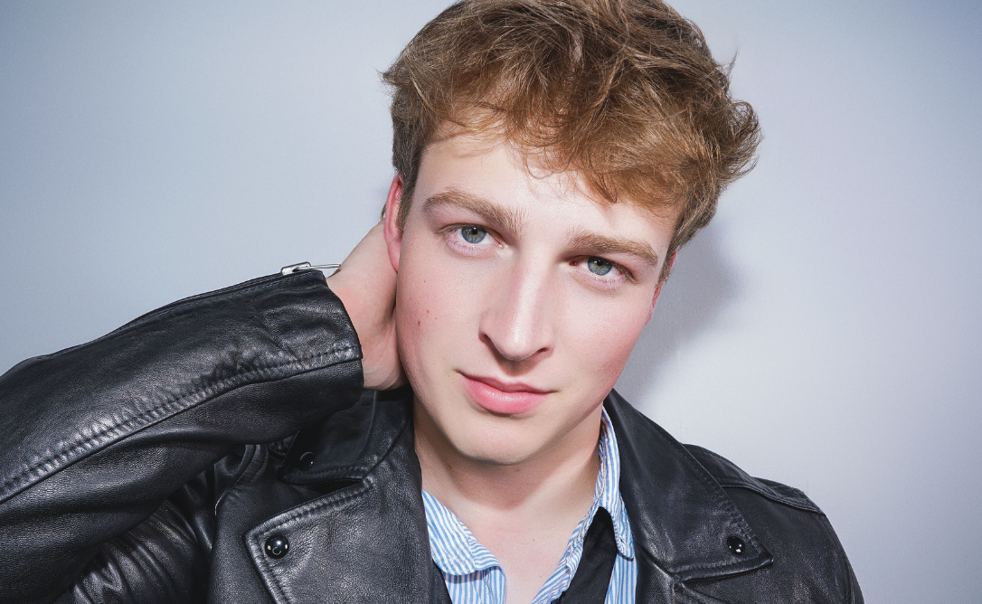 Fionn Laird (Brad Everett Young)