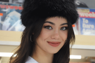 Isabelle Hahn (Lauren Davidi)