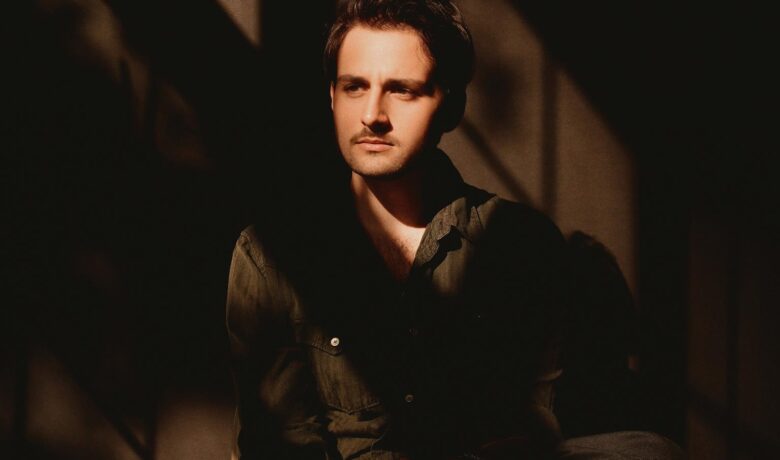 Max Bartos (Shervin Laines)